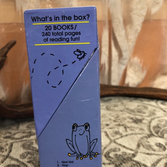 BOB Books Set Sight Words Grades K-1 - Picture 5 of 9